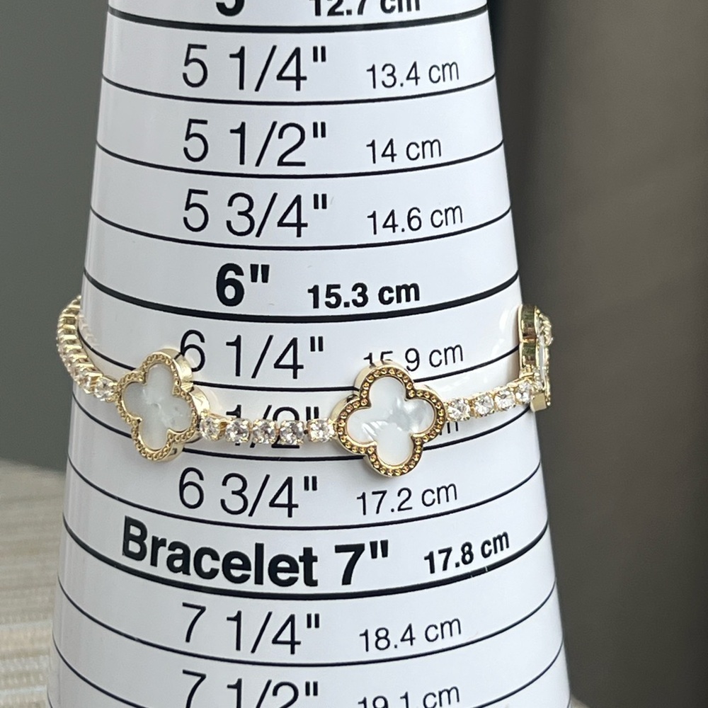 Gold and White Clover centerpiece tennis Bracelet - Picture 3 of 4